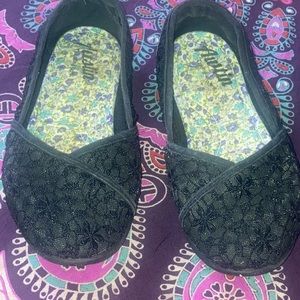 Girls sz1 black lacy dress shoes